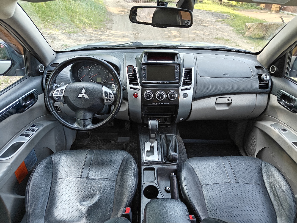 Аренда Мицубиси Паджеро Спорт (Mitsubishi Pajero Sport)